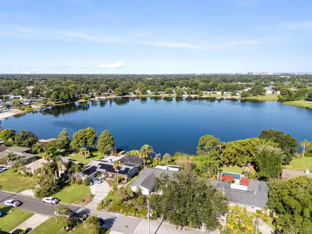 aerial shot of Lake Giles