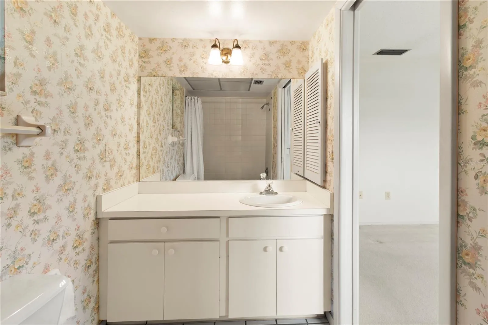 en-suite bath