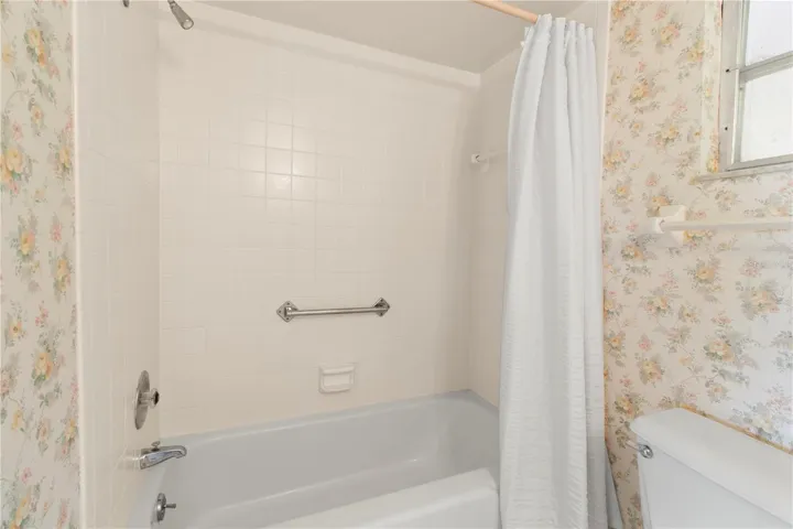 en-suite bath