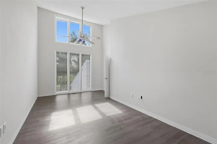 Large secondary bedroom