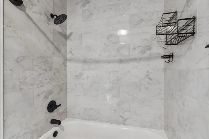 Primary Bathroom with Shower/Tub Combo