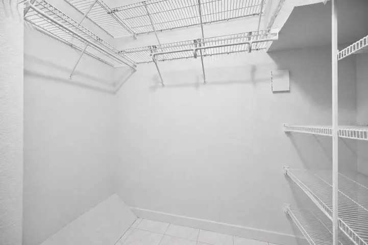 Walk in Closet 2