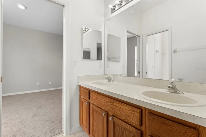 Bathroom 3 - Jack & Jill (upstairs)
