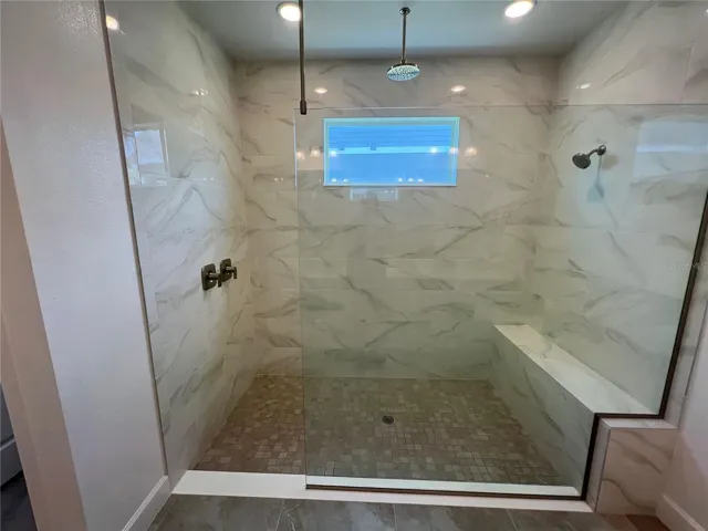 Shower with Railhead