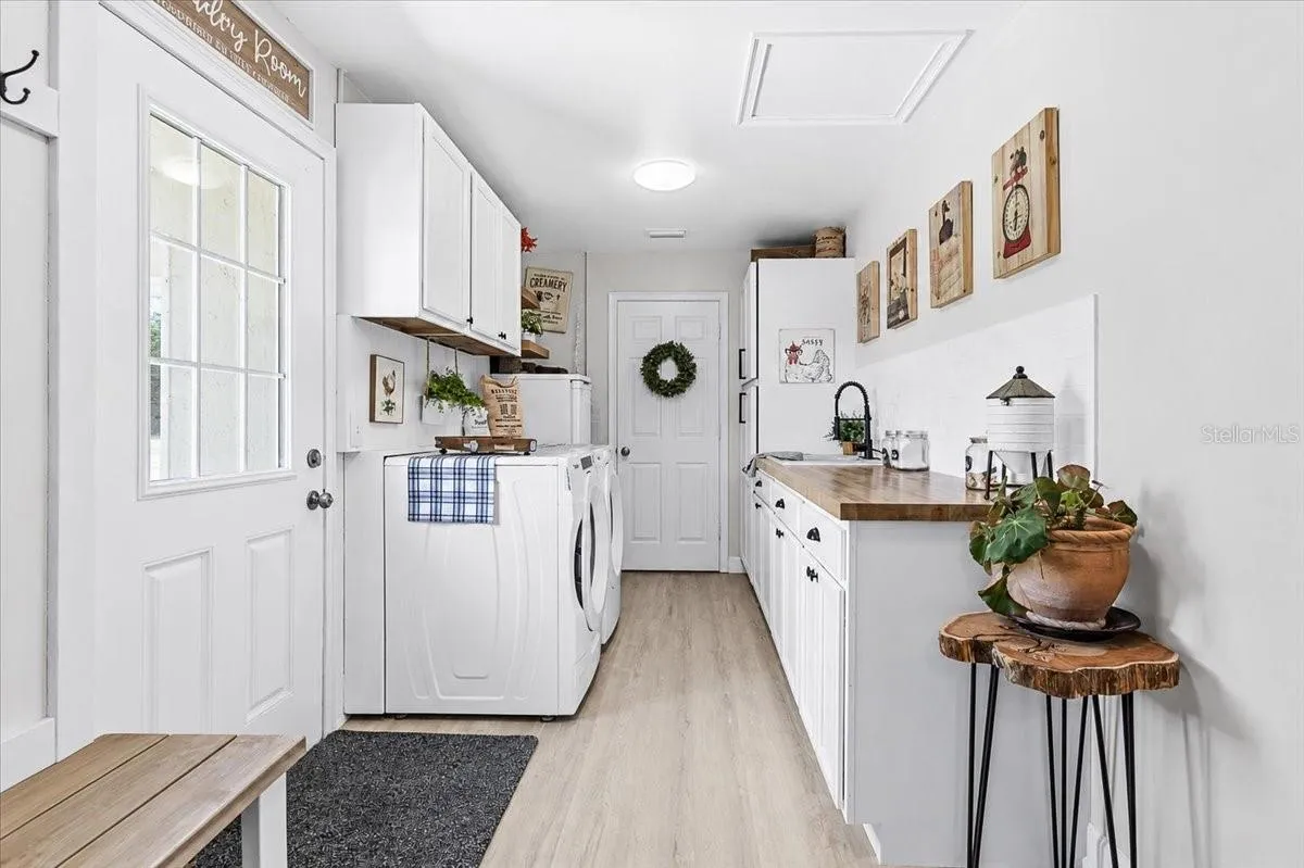 butler pantry/ laundry room