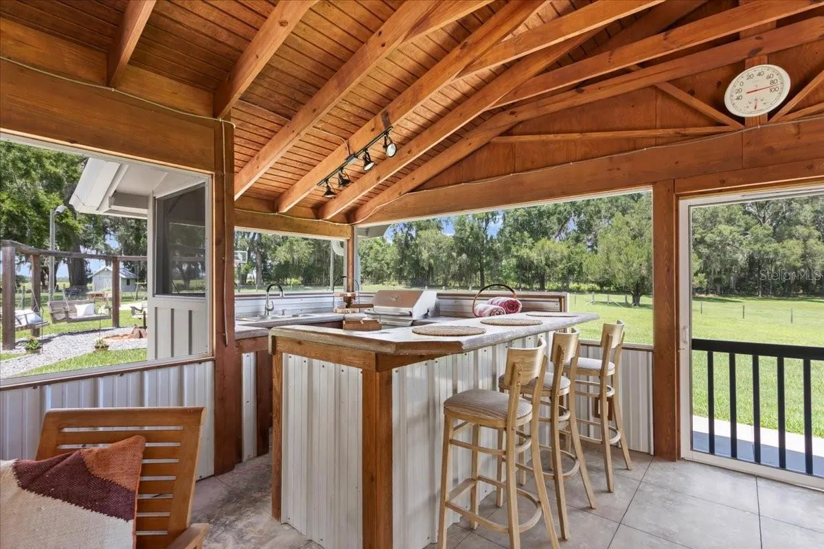 outdoor kitchen