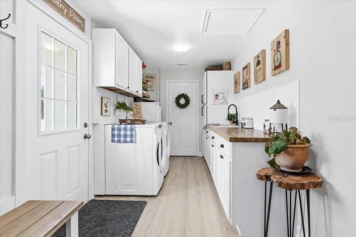 butler pantry/ laundry room