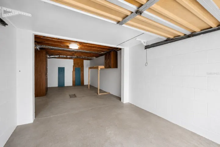 Garage.