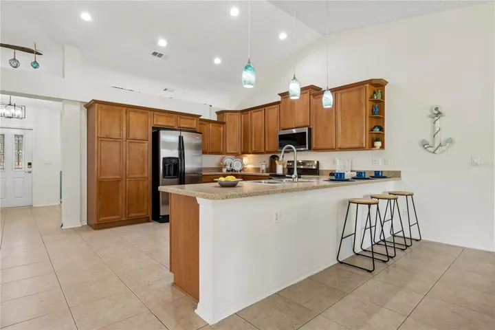 Large Kitchen with breakfast bar