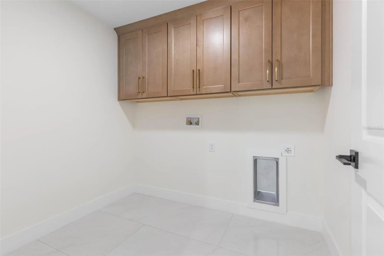 Separate laundry room with built-ins