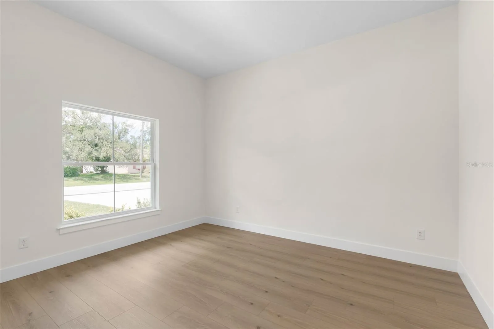 Bed 3, 10' ceiling.