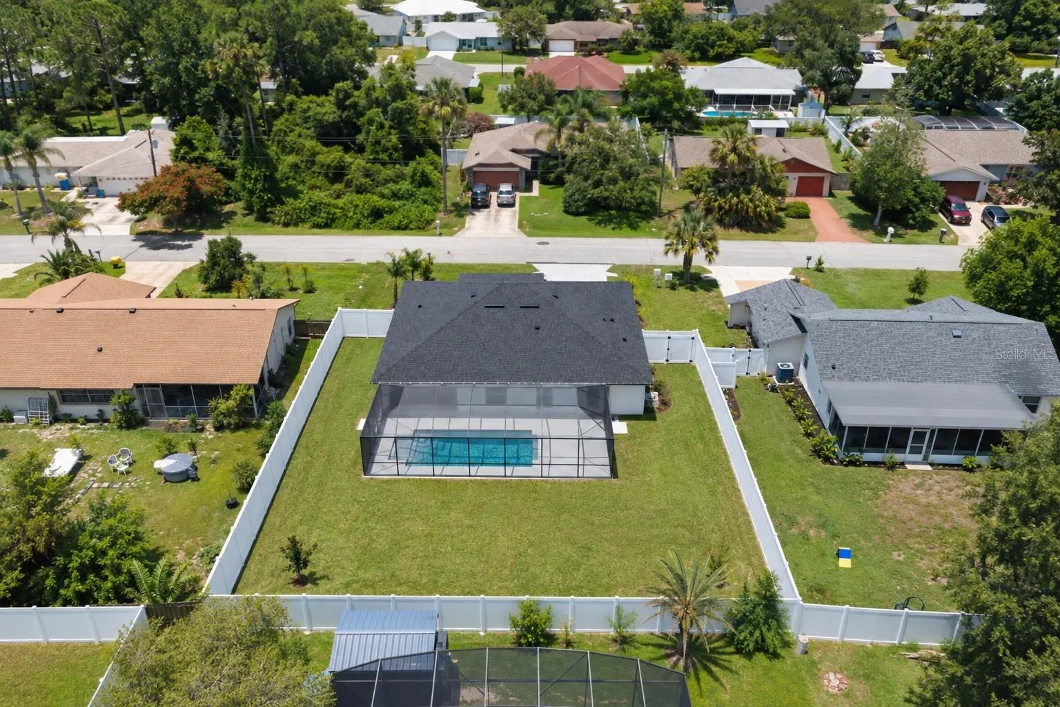 Private fenced in yard