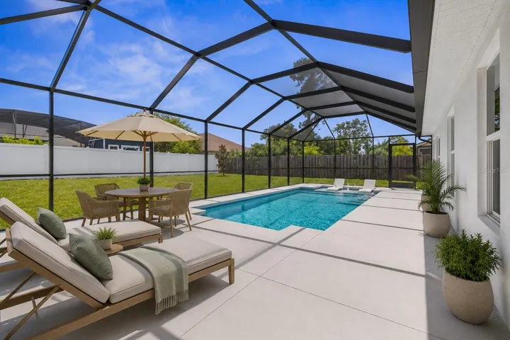 Spacious pool deck