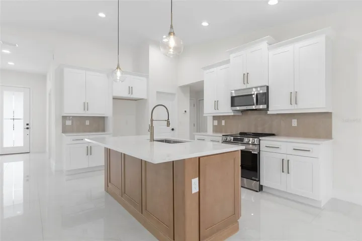 42" upper cabinets, LED lighting