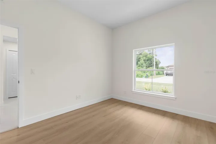 Bed 3 Oversized window