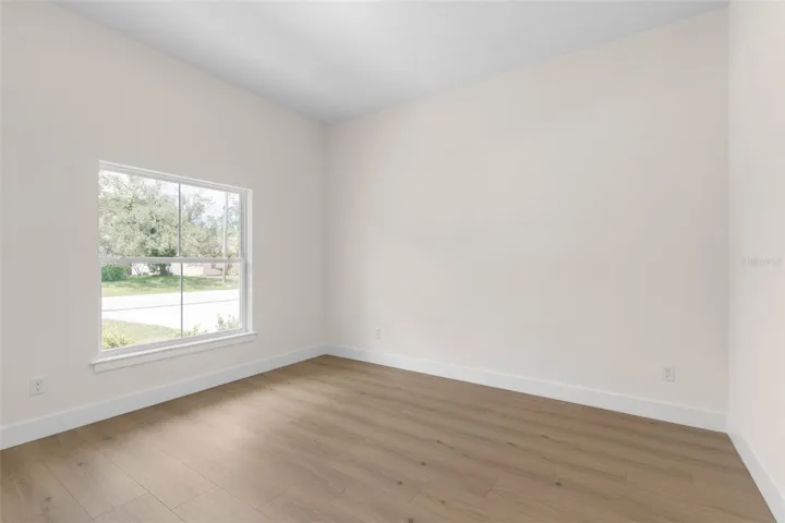 Bed 3, 10' ceiling.