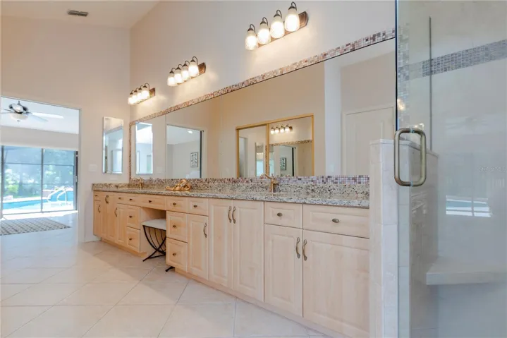 Primary en-suite bathroom with make-up vanity.