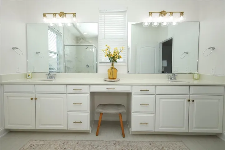 Owner's Bathroom - Upstairs