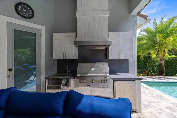 Fully equipped summer kitchen