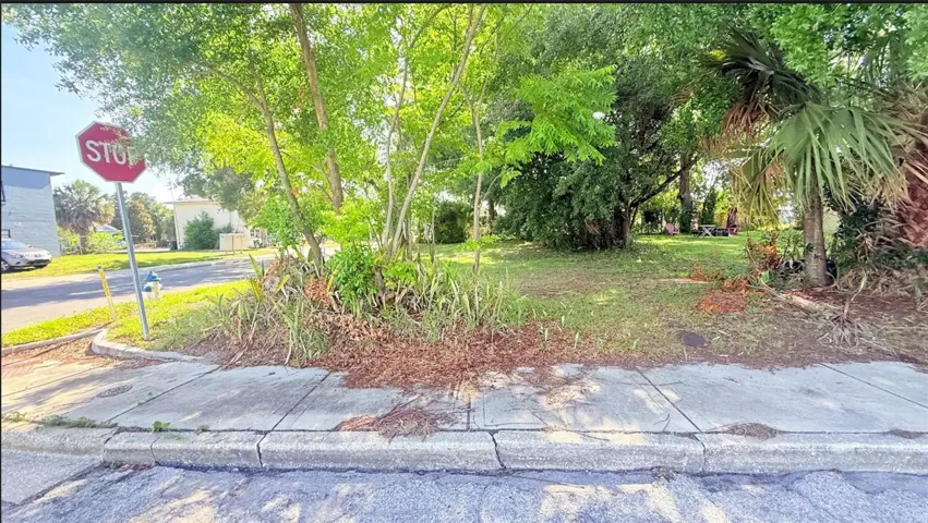 Corner lot 2 blocks from Creative Village
