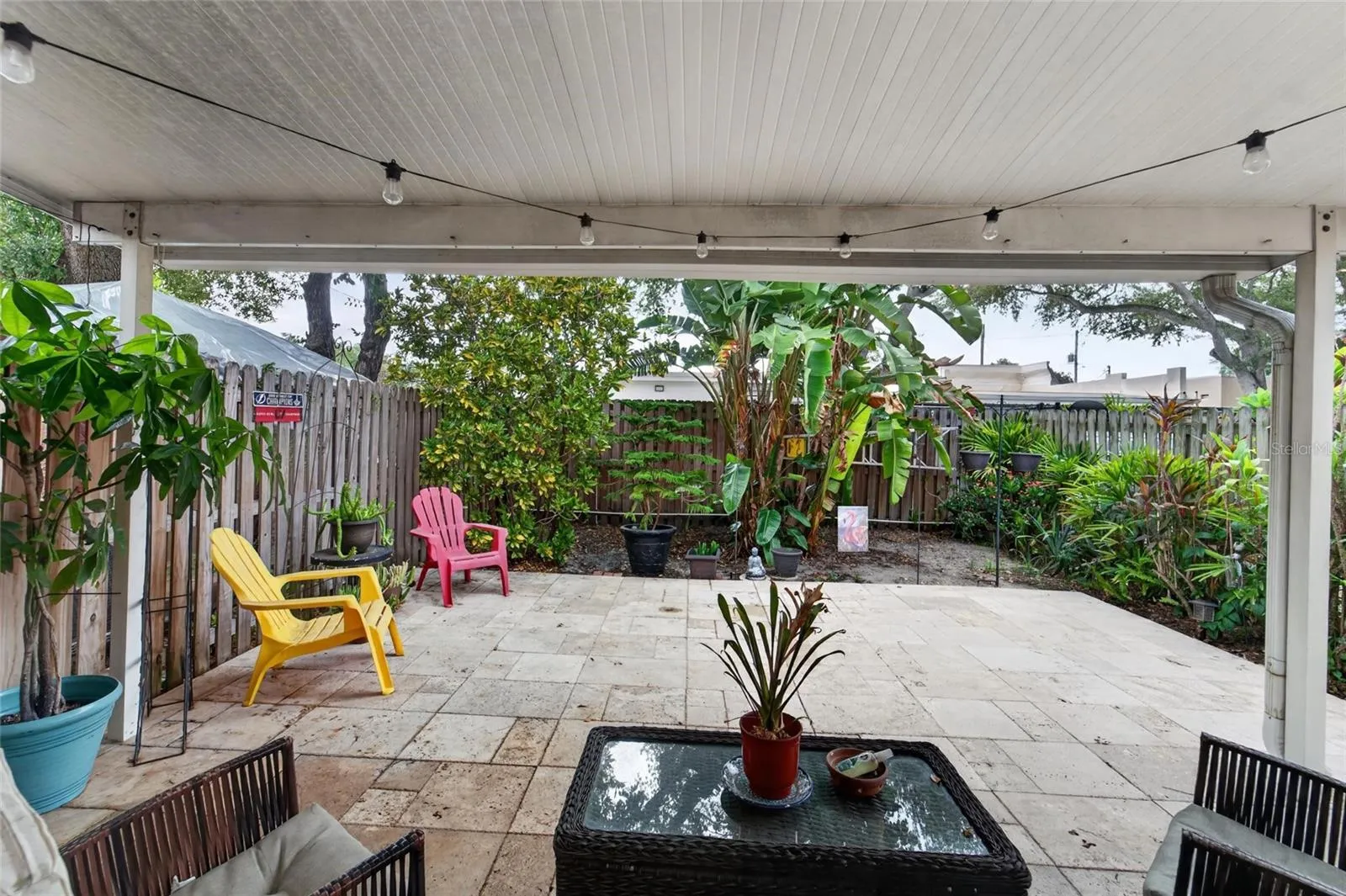 TB8526991 - looking out to backyard