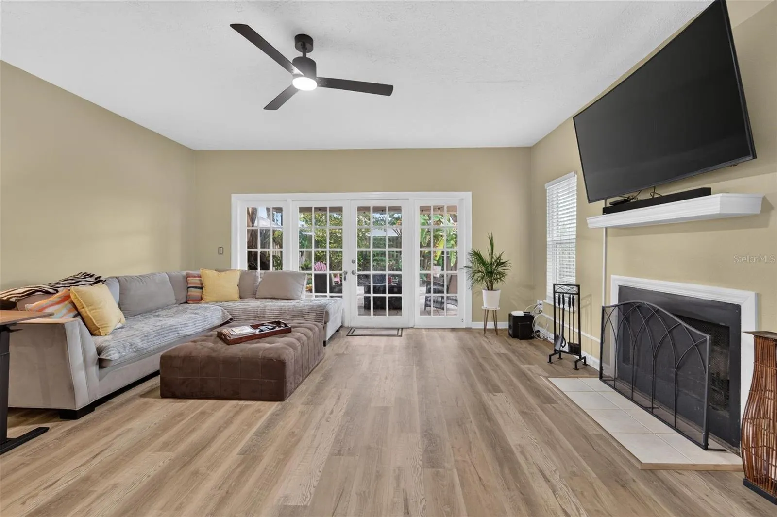 TB8526991 - new vinyl flooring
