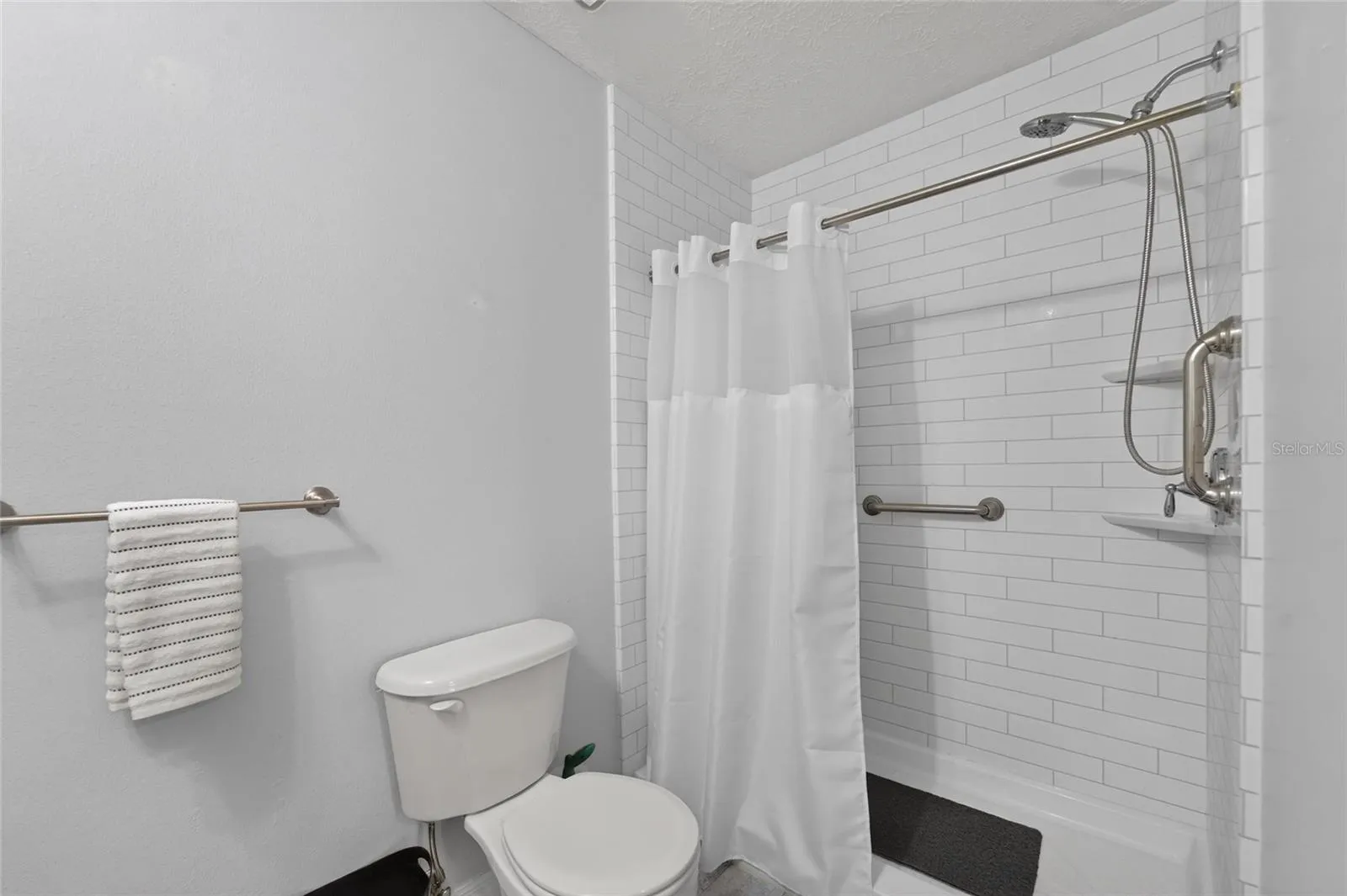 TB8526991 - Shower