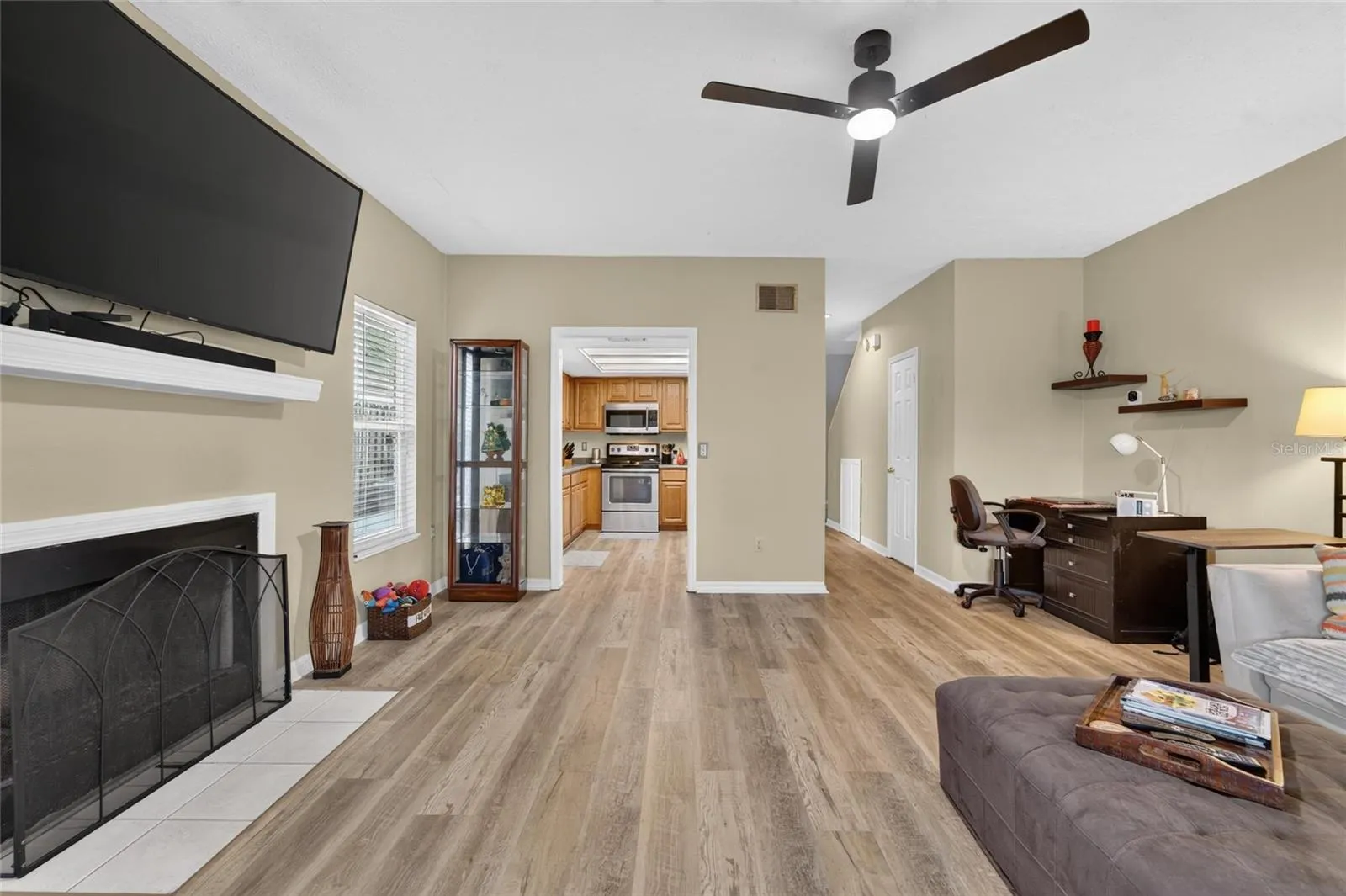 TB8526991 - fireplace