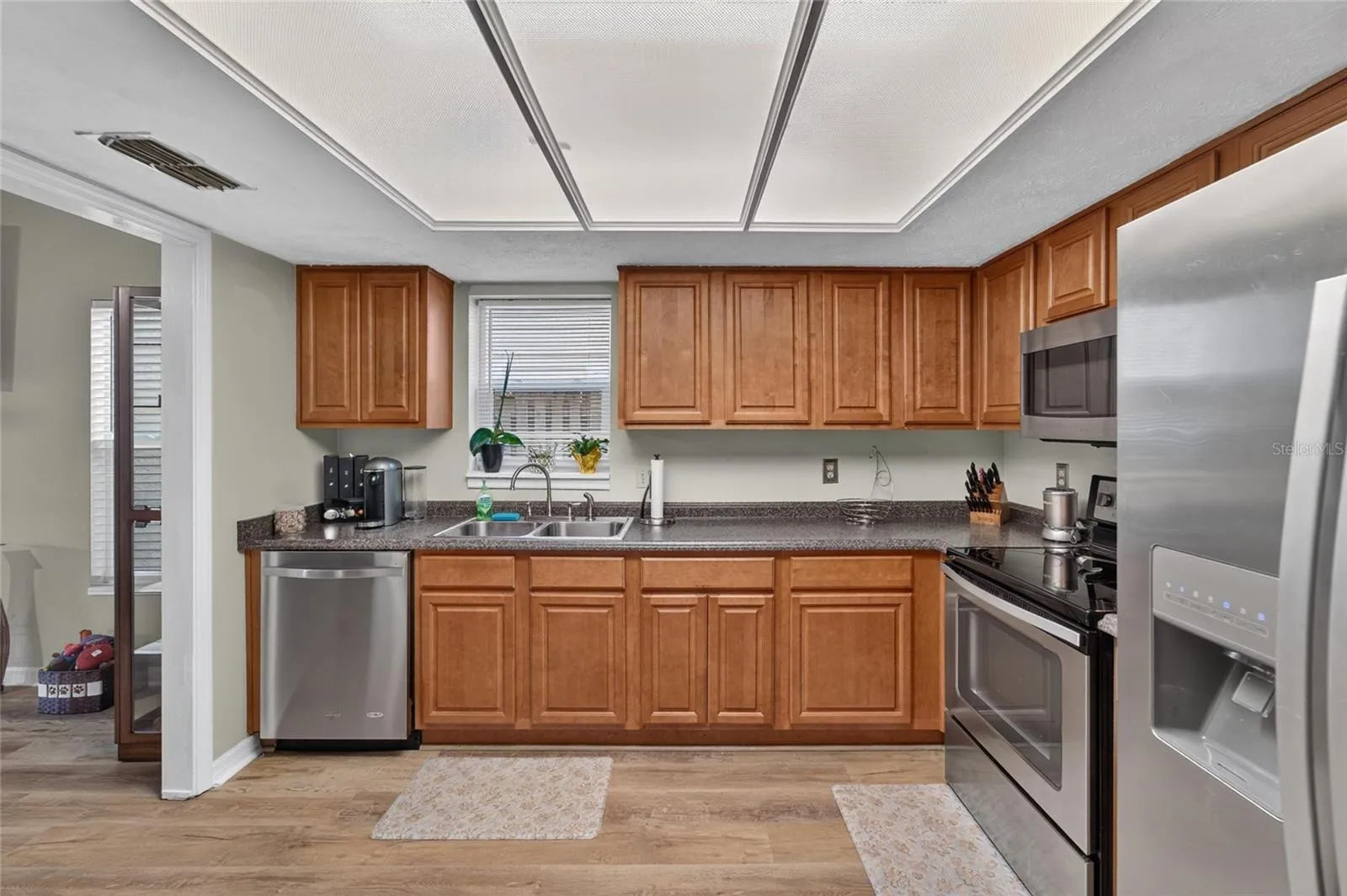 TB8526991 - wood cabinets