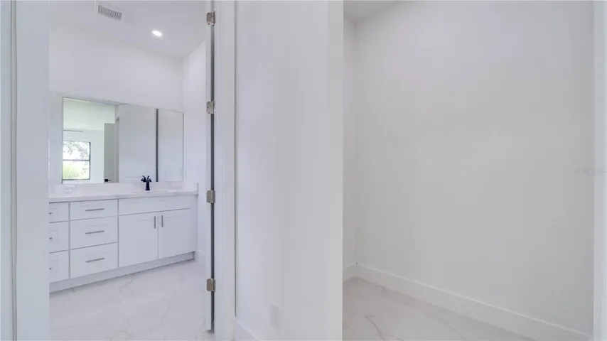 A view leading to the en-suite from the hallway. Closet show to the right.
