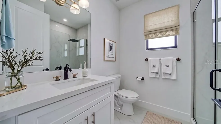 Beautiful guest/second bathroom! (Virtually staged)