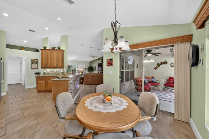 Eat-in kitchen area towed kitchen sink