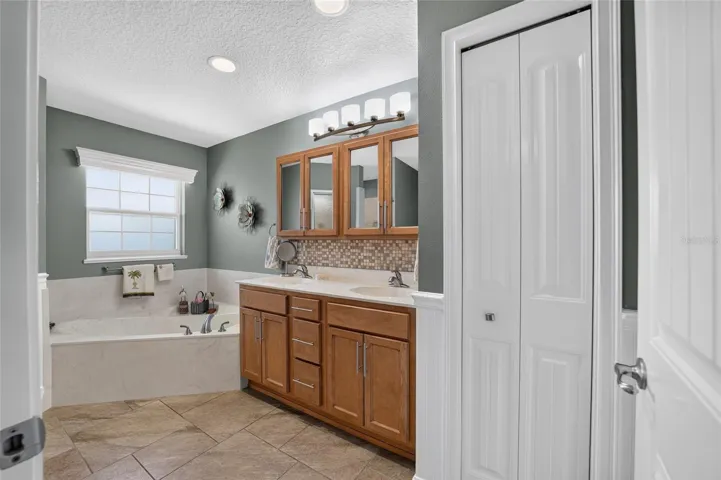 Primary en-suite
