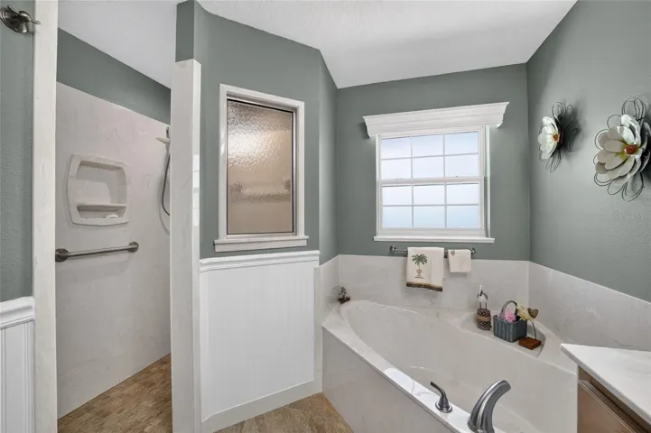 Primary en-suite