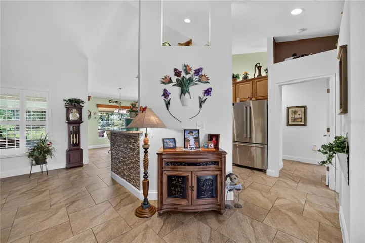 Foyer to right