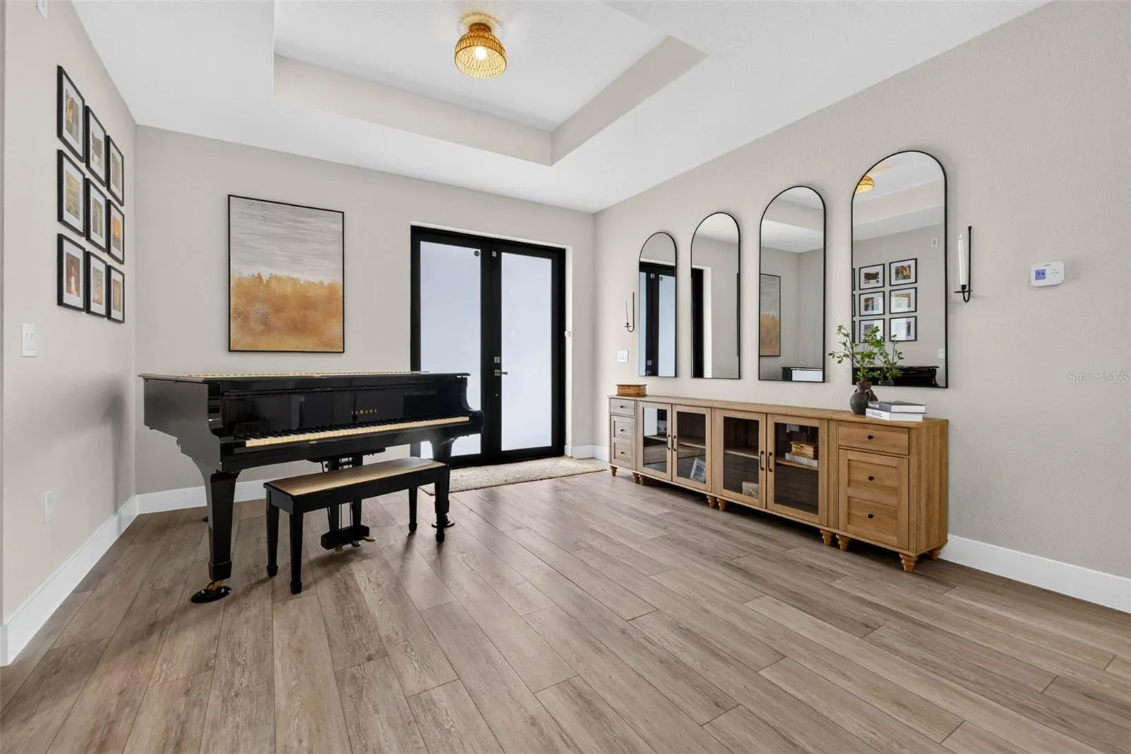 Spacious Entrance