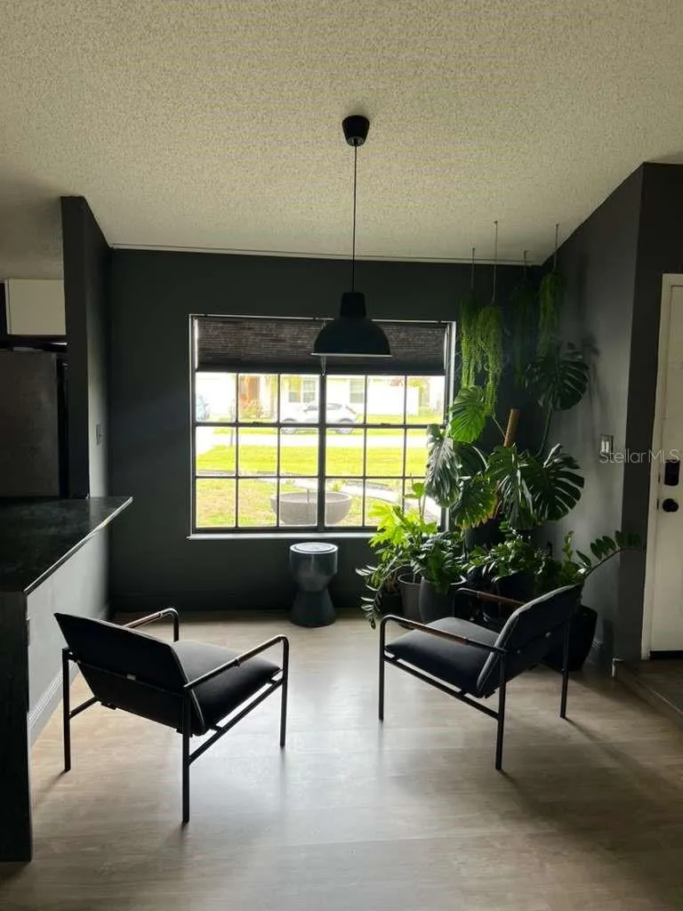 Breakfast nook/sitting area