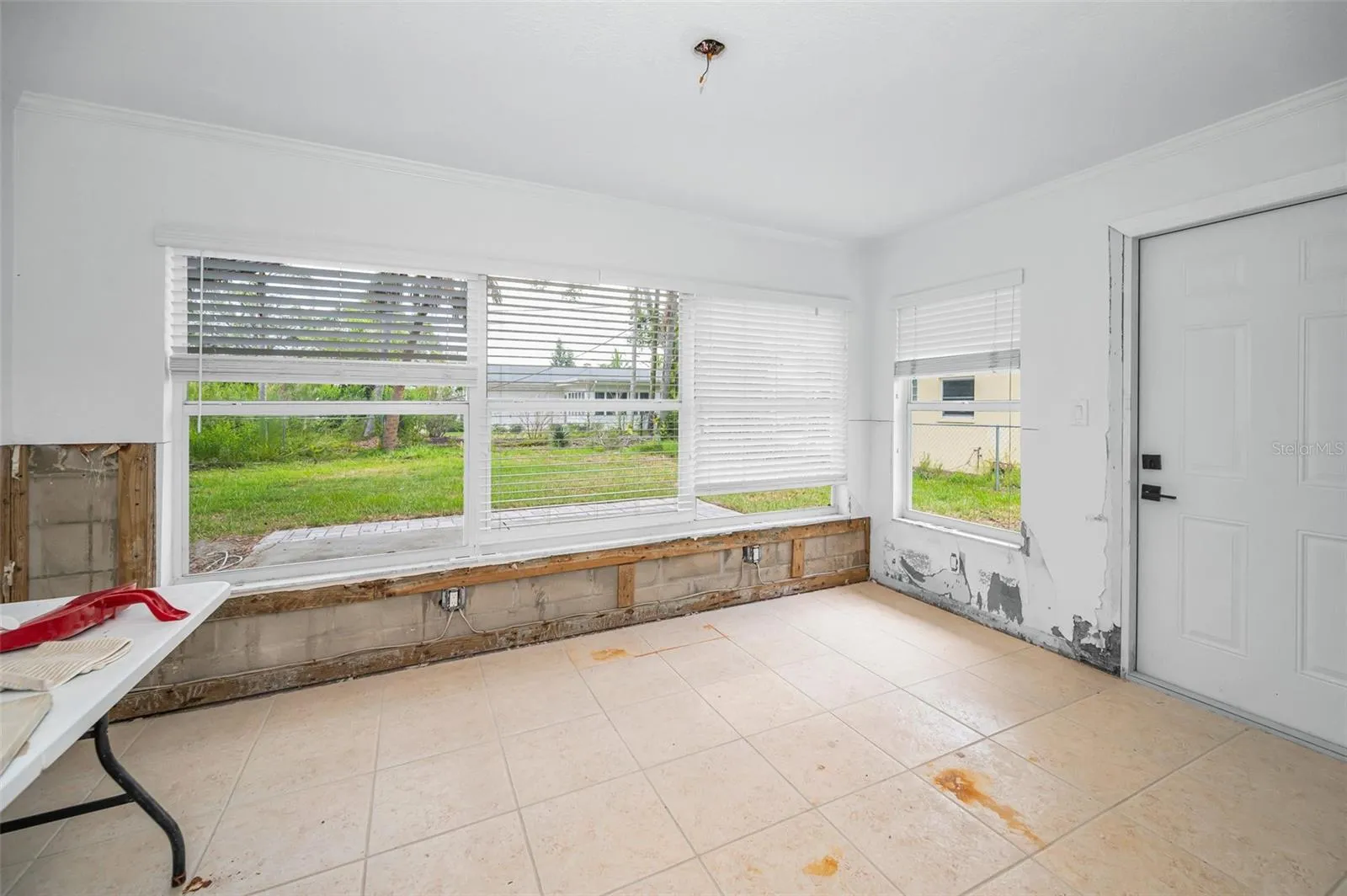 Additional Florida room overlooking backyard
