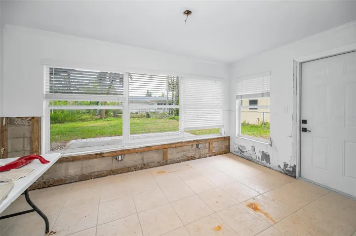 Additional Florida room overlooking backyard