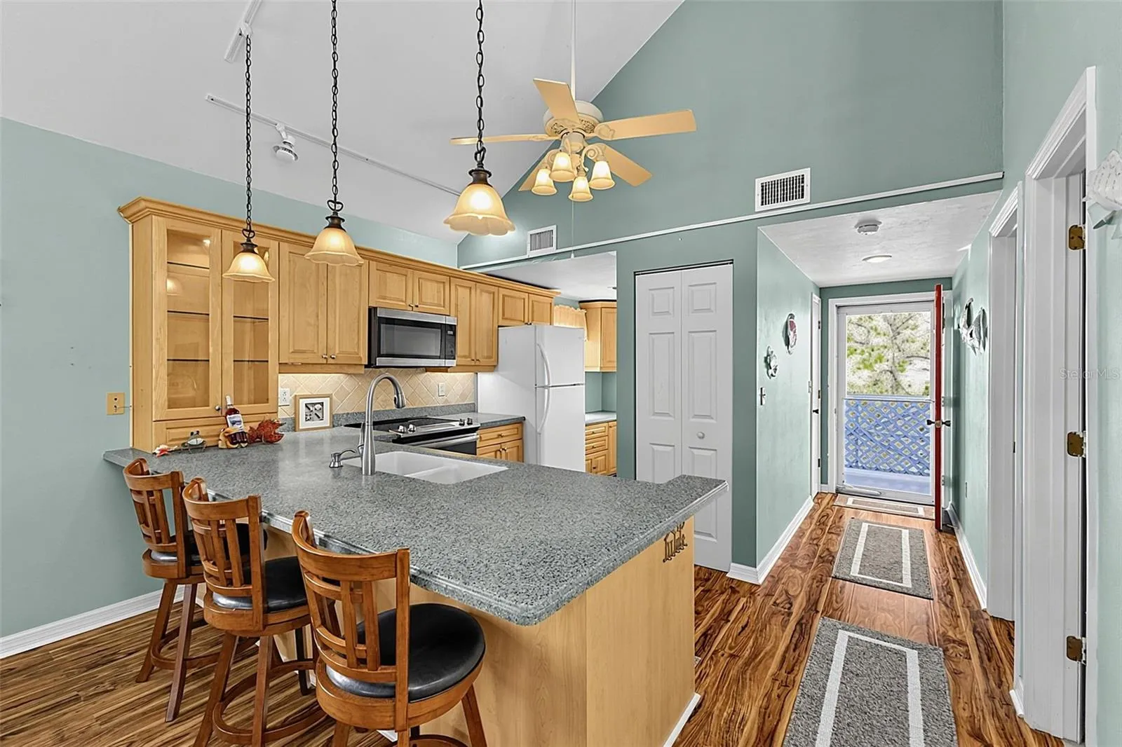 Kitchen &amp; Front Entry