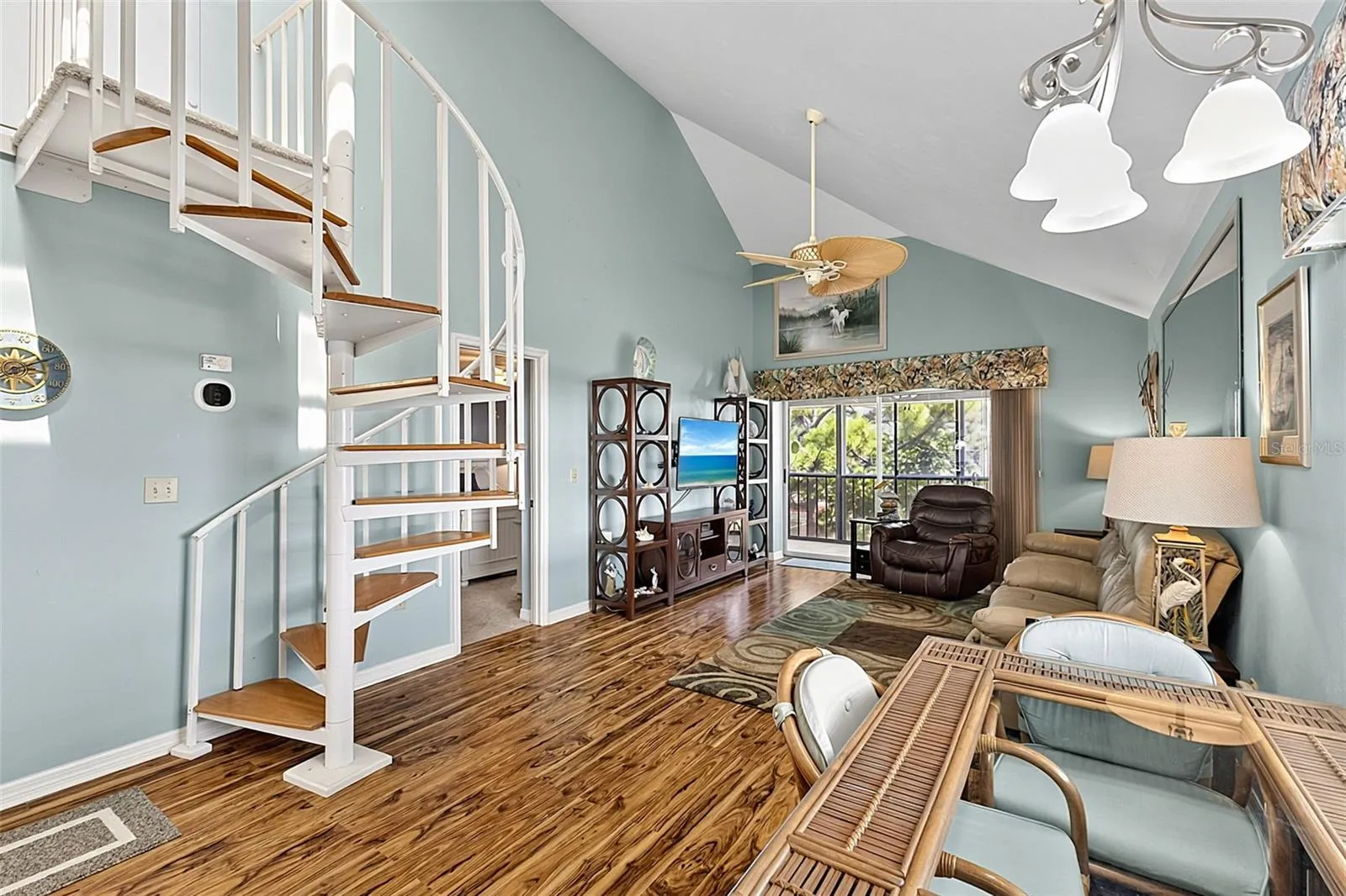 Living Room with Soaring Ceilings