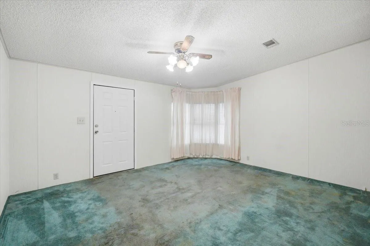 Spacious living room
