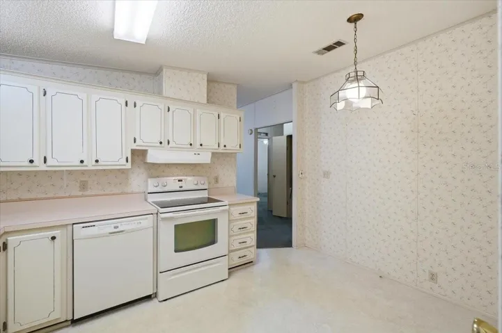 eat-in-kitchen area