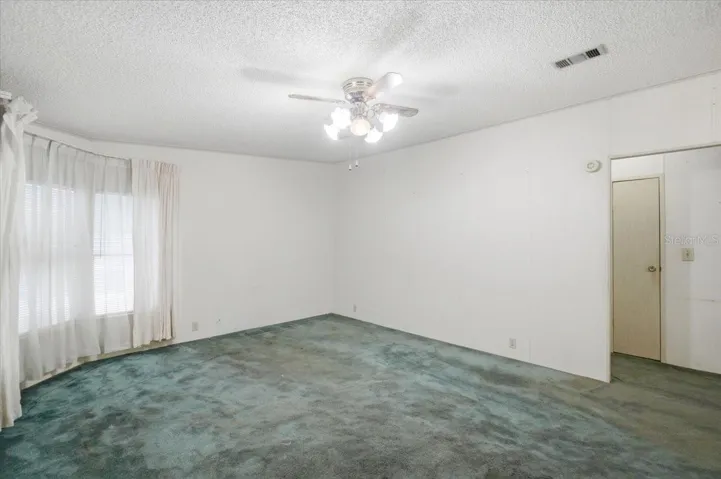 Living room w/ pretty corner window