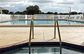 Community hot tub w/ pool