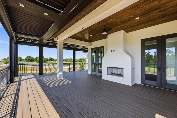 2nd story primary balcony space