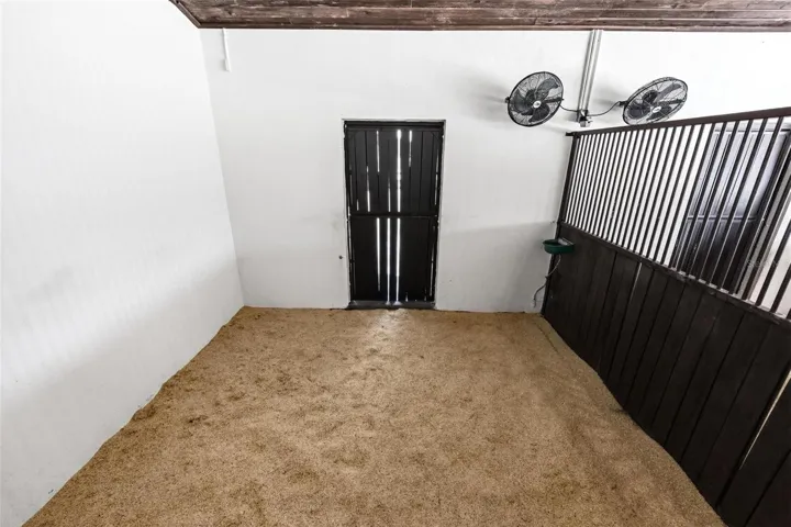 Barn with 2 stalls