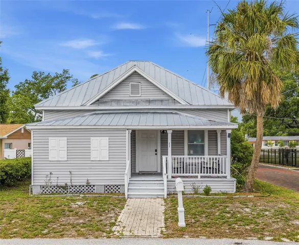 Adorable 1920's Bungalow!