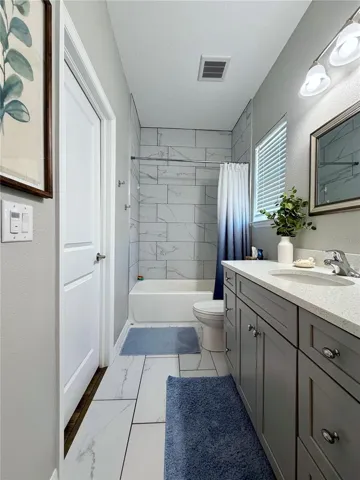 Jack & Jill Bath