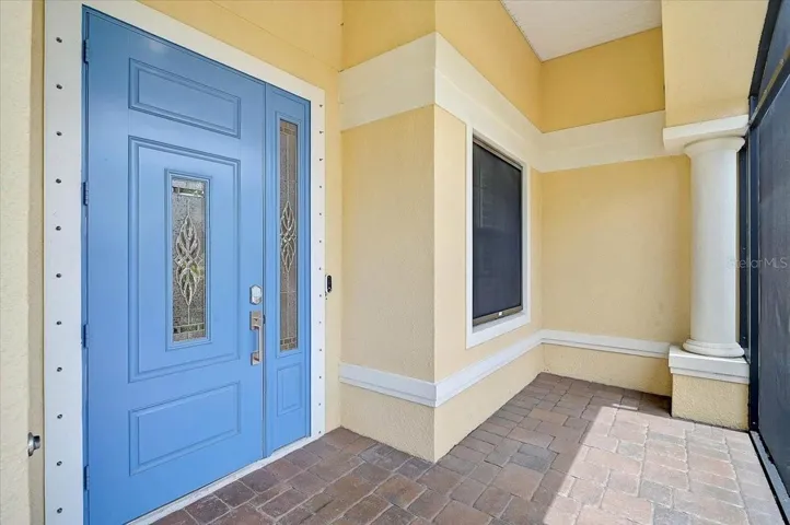 SCREENED FRONT ENTRY